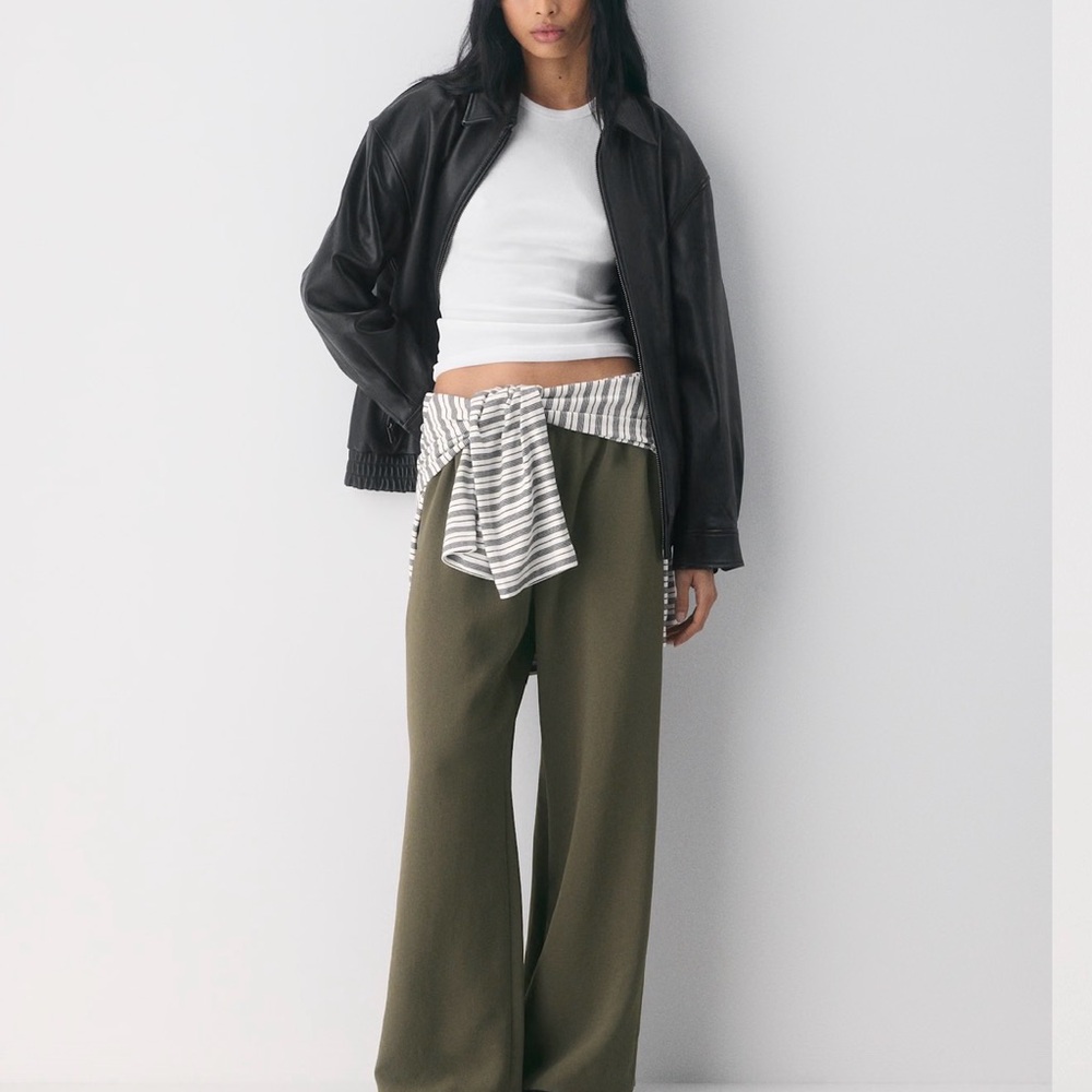 Aritzia
The Lodge Pant™ - Crepette™, regular length, size large. Dark olive.
